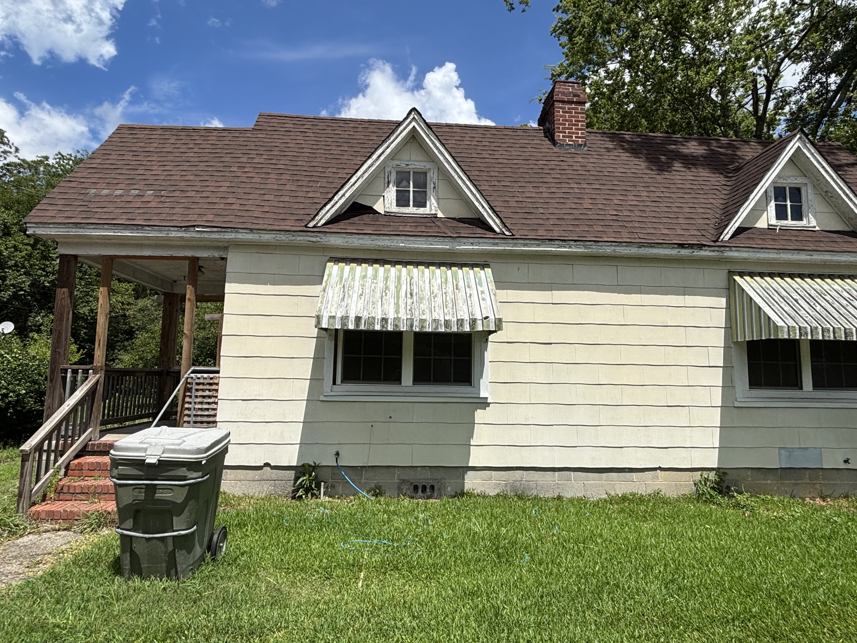 147B Center St